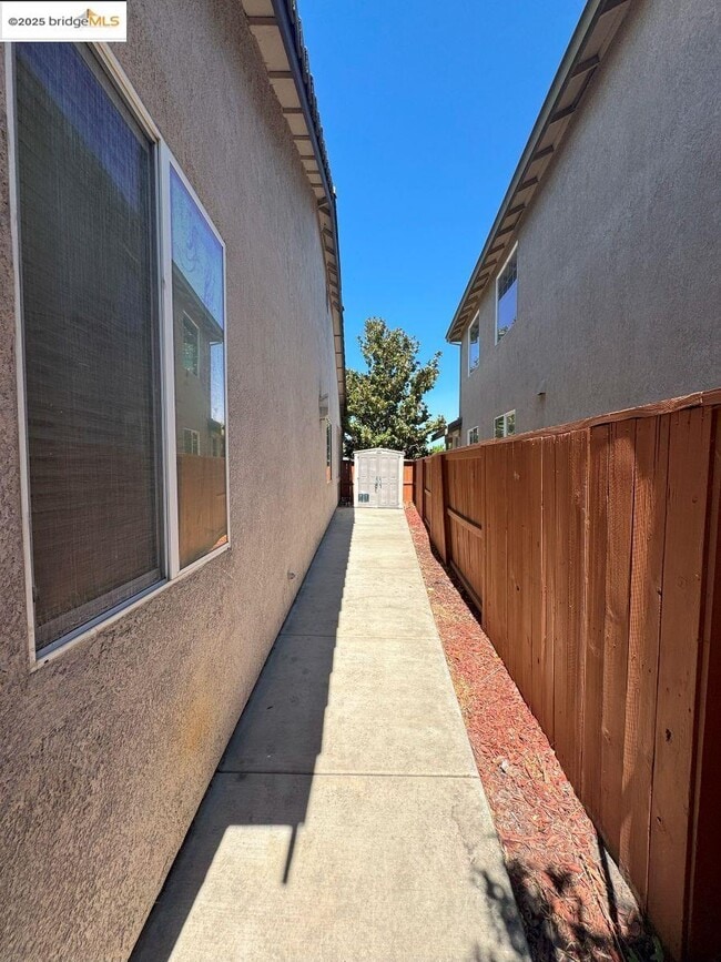 Building Photo - 2638 Breaker Way
