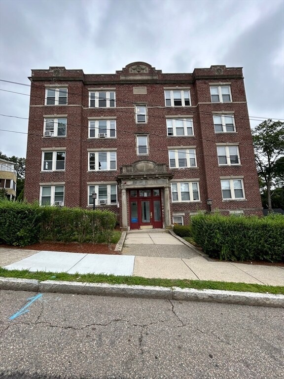 Primary Photo - 31 Dennison Ave