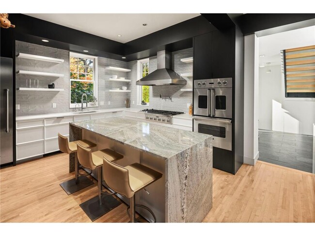 Building Photo - 2700 W Lake of the Isles Pkwy