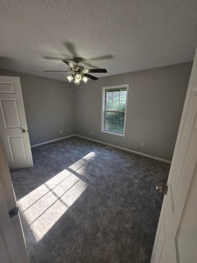 Building Photo - Charming 3 Bedroom Home in Historic Jonesb...