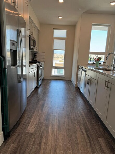 Building Photo - 5925 Charlotte Dr