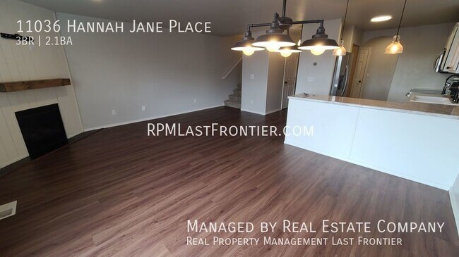 Building Photo - Modern and Stylish Eagle River Townhome
