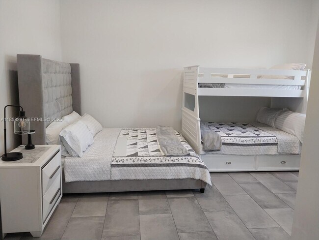 Building Photo - 20925 NW 100th Avenue Rd