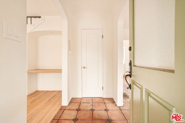 Building Photo - 2228 Prospect Ave