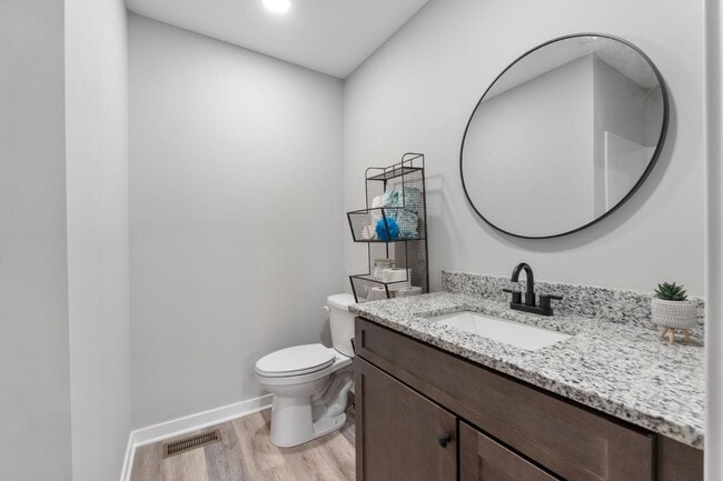 Building Photo - 382 N Franklin St