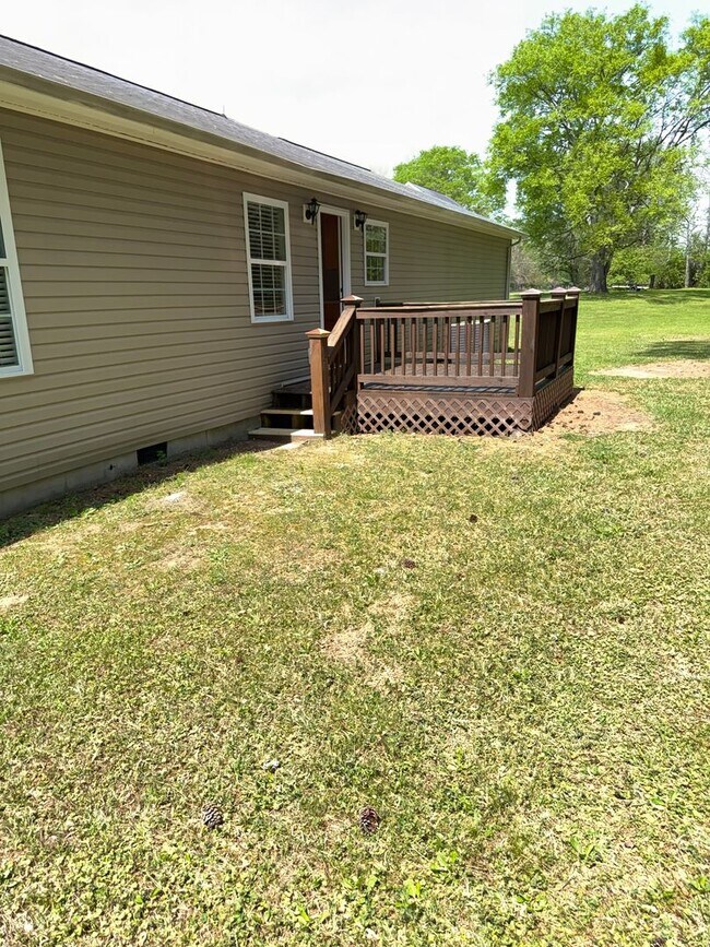 Building Photo - Newly Renovated 3-bedroom, 2 Bath Home with 1 Acre Lot!