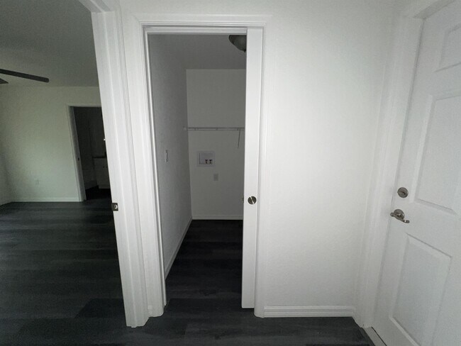 Building Photo - 9 Maple Dr