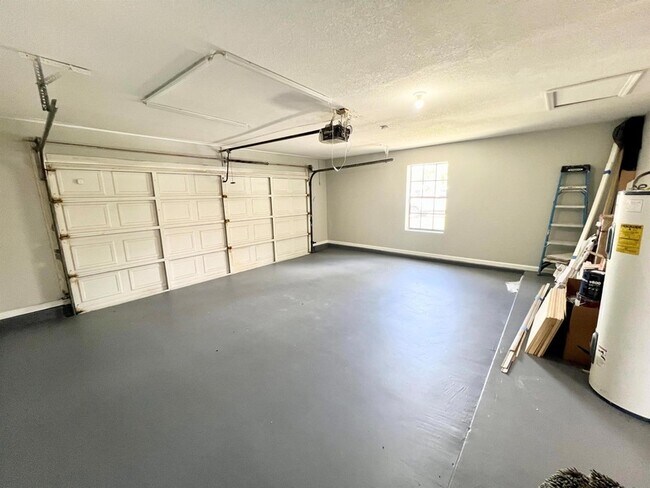 Building Photo - 12989 Meadowbreeze Dr