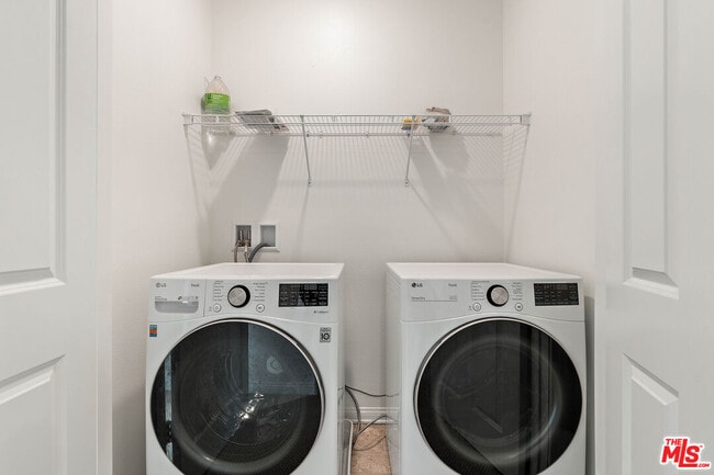 Building Photo - 725 Daniel Freeman Cir