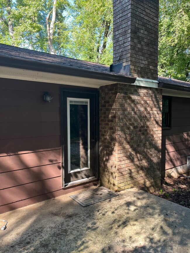 Building Photo - 320 Beaverdam Rd