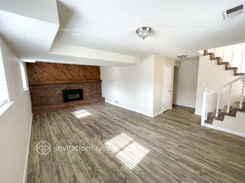 Building Photo - 378 S 24th Ave