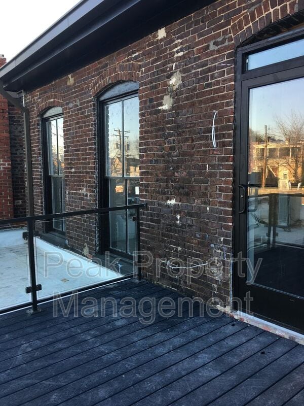 Building Photo - 1315 Hull St