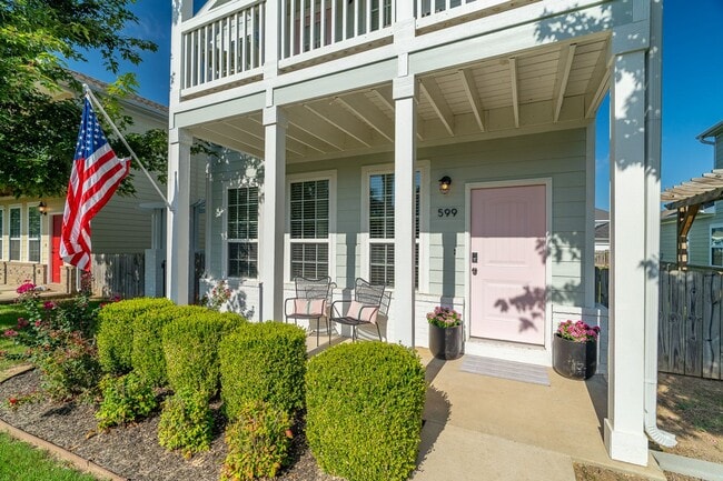 Building Photo - Beautiful 4 bedroom, 3.5 bathroom home in ...