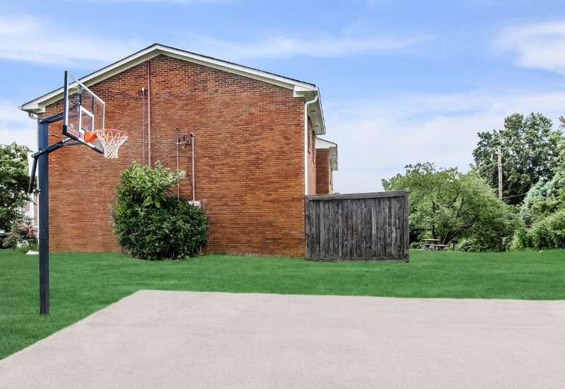 Building Photo - 600 Whispering Hills Dr