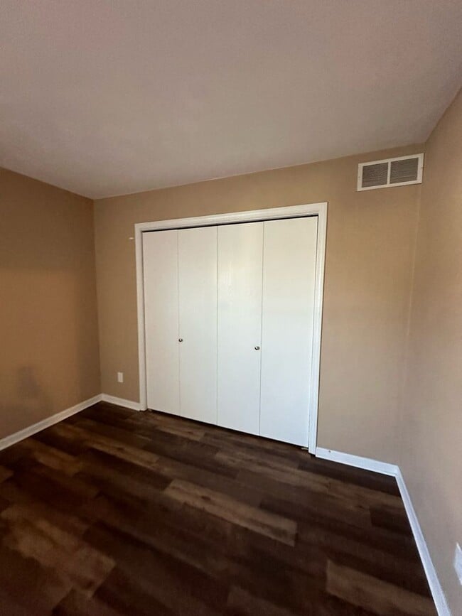 Building Photo - Rockford Townhomes East