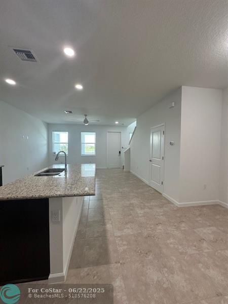 Building Photo - 4658 Longwood Lake Sq