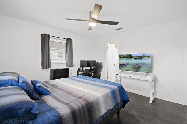 Building Photo - 1672 SW Angelico Ln