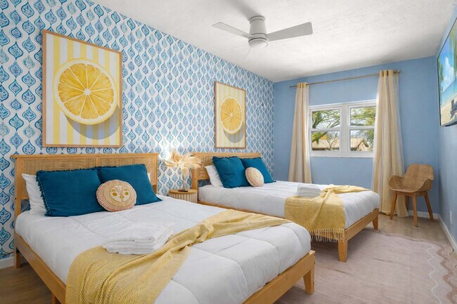 Building Photo - 84 21st Terrace SE