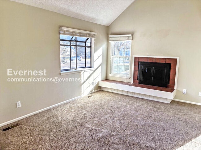 Building Photo - 2924 Ross Dr