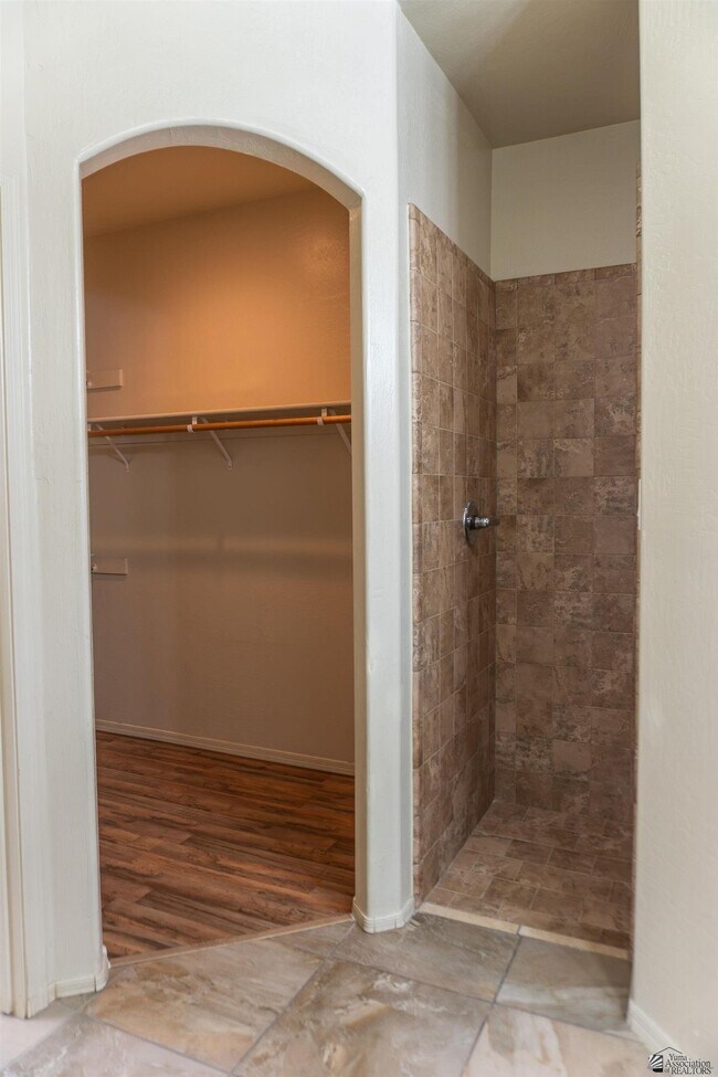 Building Photo - 2549 S 42nd Ave