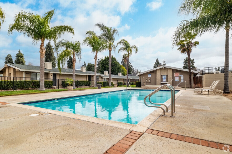 Primary Photo - Northwoods