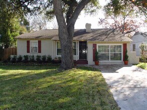 Building Photo - 5126 W Mockingbird Ln