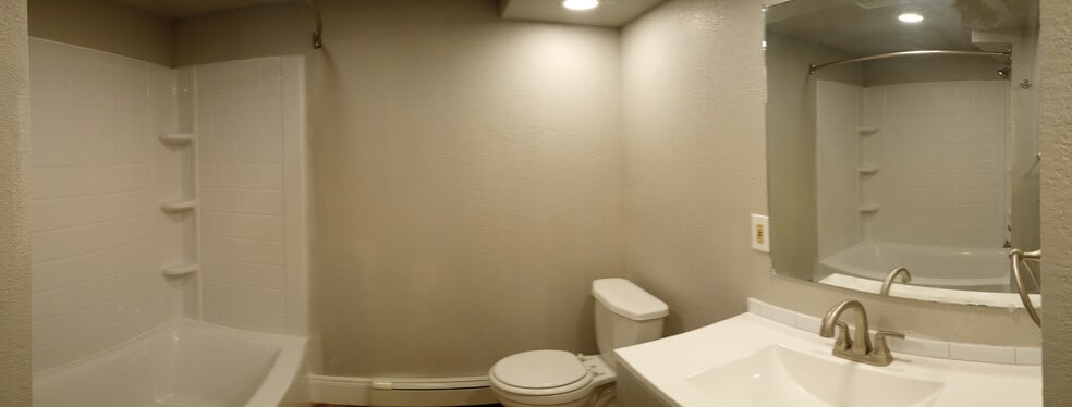 Bathroom - 1405 Kay St