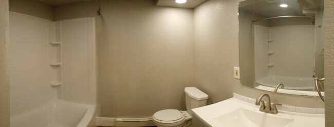 Bathroom - 1405 Kay St