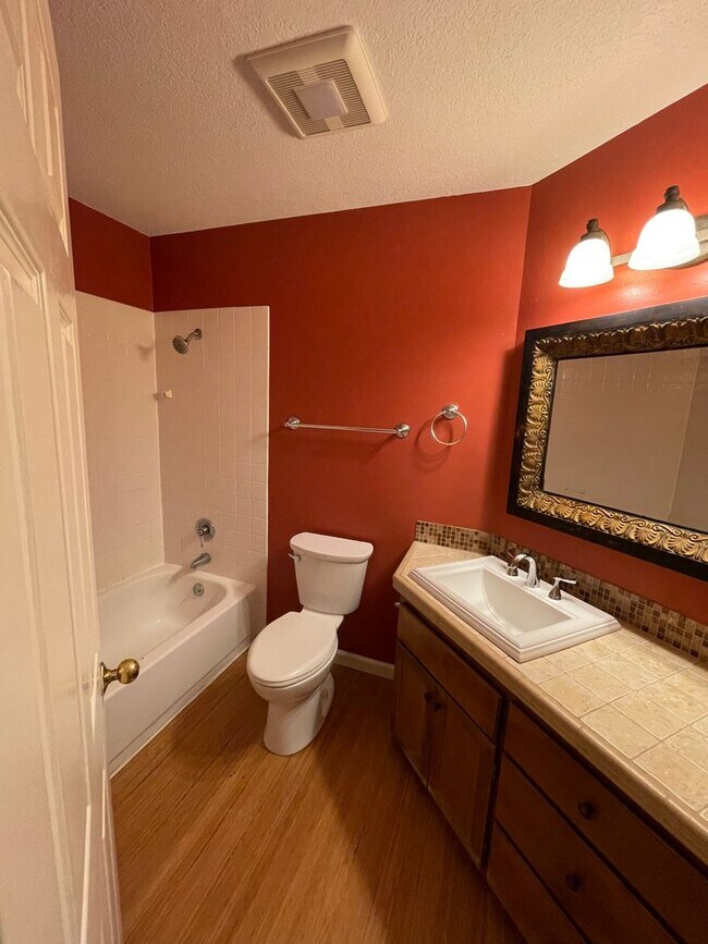 Building Photo - Fantastic 3 Bed/2 Bath Single Family Home on Blackburn St.