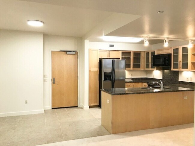 Primary Photo - $2,950- 2 BR/1 Bath/1 Parking - Partly Fur...