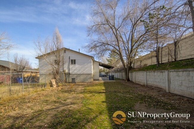 Building Photo - Duplex In Great West Valley Area