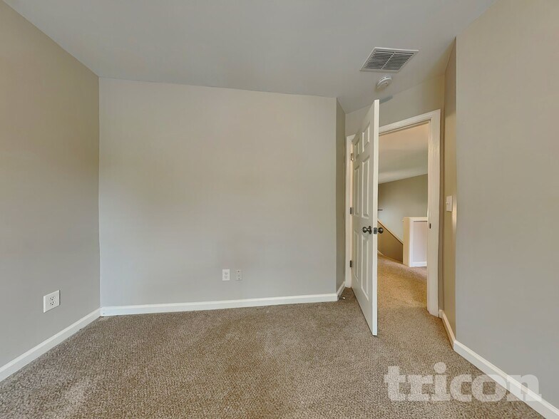 Building Photo - 2098 Clearvista Dr NW