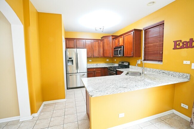 Building Photo - 470 Grosvenor Ln