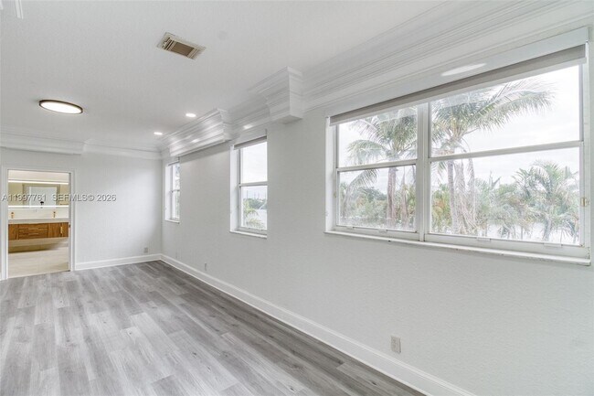 Building Photo - 5363 SW 38th Ave