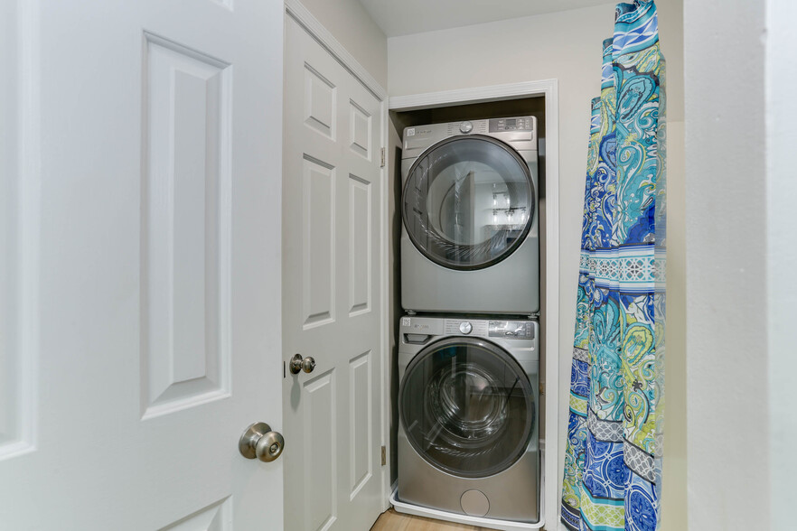 New Whirlpool Washer & Dryer - 1553 Penrose Arch