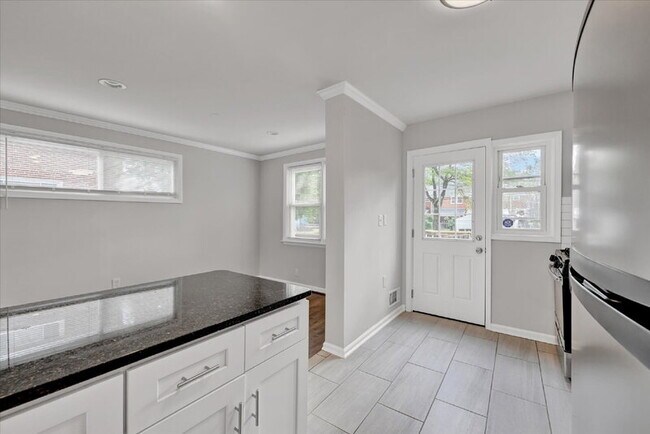 Building Photo - 8611 Ellen Ct
