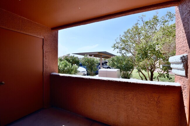 Building Photo - Move-In Ready Upgraded 1 Bed • 1 Bath Cond...