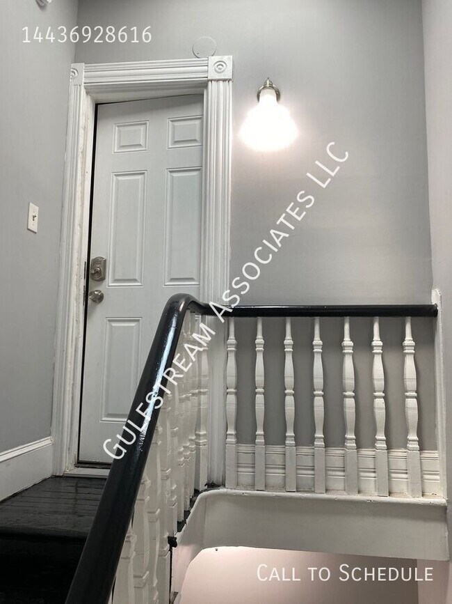 Building Photo - 716 Dolphin St
