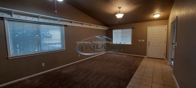 Building Photo - 4 bedroom, 2 bath house with open floor plan
