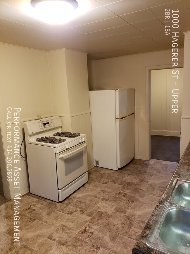 Building Photo - Spacious 2 bedroom Racine upper