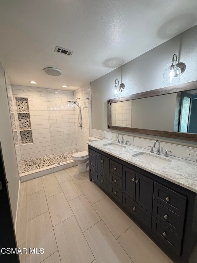 Building Photo - 13389 Vista Levana Dr