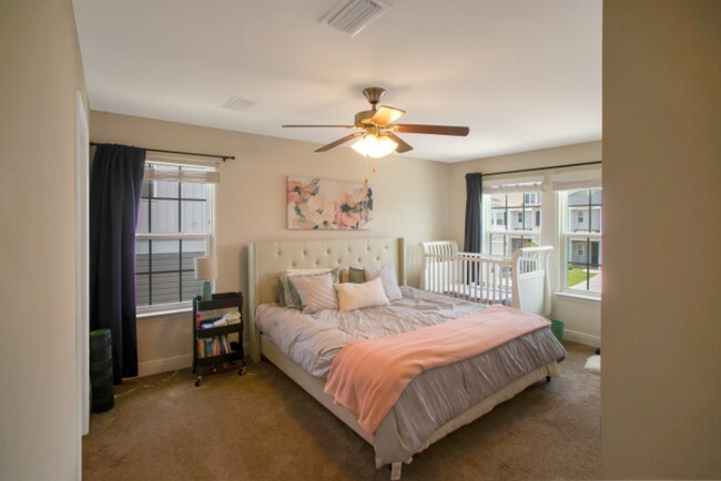 Building Photo - 141 Iron Horse Dr E