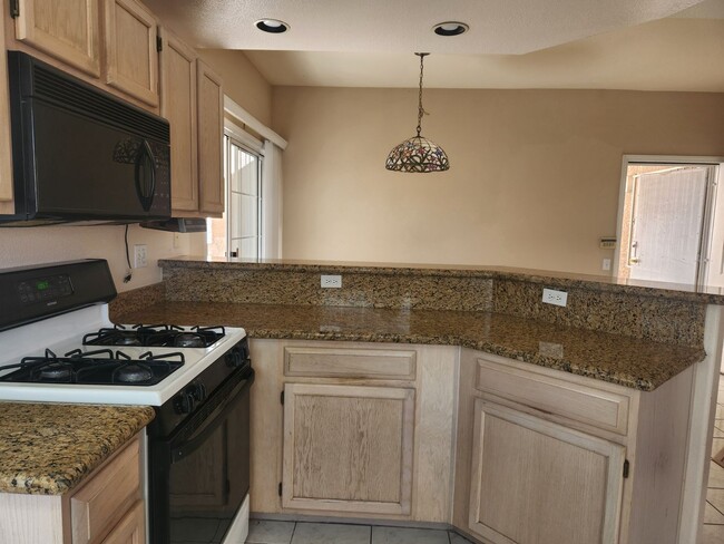 Building Photo - Fabulous First Floor Condo!