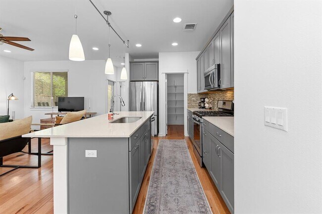 Building Photo - 4408 Banister Ln