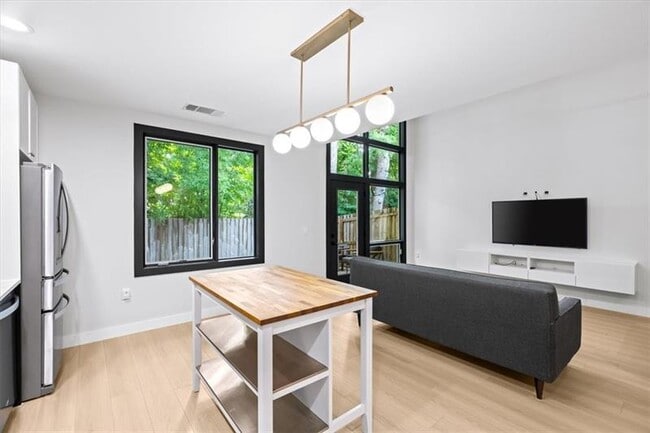 Building Photo - 1364 Rietveld Row NW