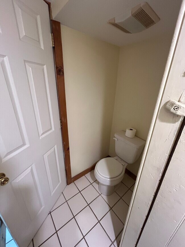 Building Photo - 1284 S Bay Rd