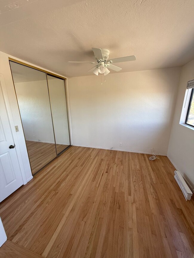 Building Photo - 3702-10 Crown Point Dr