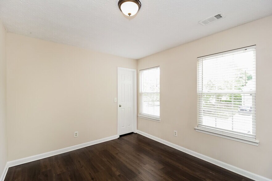 Building Photo - 12 Red Maple Way