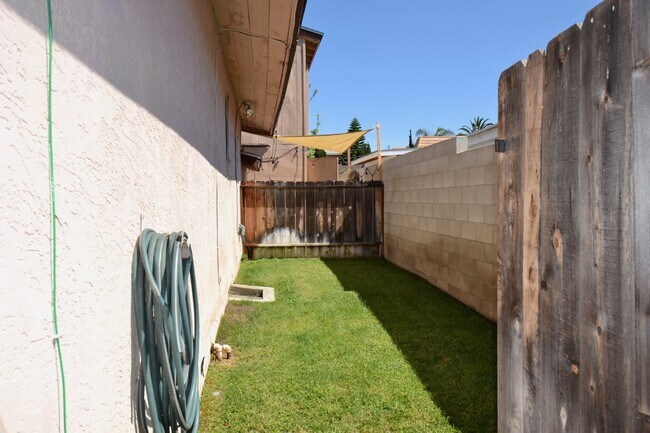 Building Photo - Great Normal Heights Location! IN UNIT Washer/Dryer, 2 Covered Parking Spots, Storage Locker!