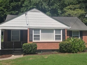 Building Photo - 547 Westmeath Dr SW